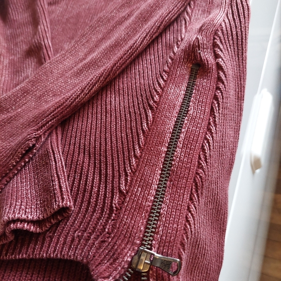 Sweater - Picture 11 of 11